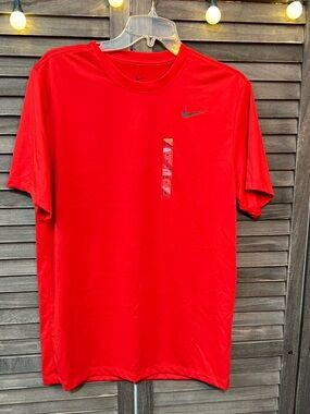 Nike Men’s Red Short Sleeve Dri-FIT Athletic Tee NWT size Medium